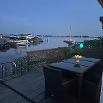 Woonboot De Dobber Loosdrechtse Plassen 4-8 Personen 보트호텔 루즈으레트