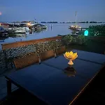 Woonboot De Dobber Loosdrechtse Plassen 4-8 Personen