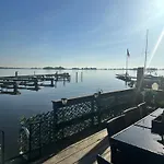 Botel Woonboot De Dobber Loosdrechtse Plassen 4-8 Personen Loosdrecht