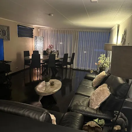 Woonboot De Dobber Loosdrechtse Plassen 4-8 Personen Botel Loosdrecht