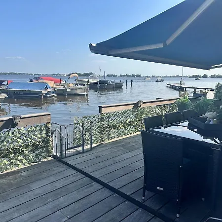 Woonboot De Dobber Aan De Loosdrechtse Plassen 4-8 Personen *