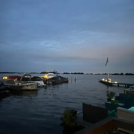 Woonboot De Dobber Loosdrechtse Plassen 4-8 Personen Hotel en barco