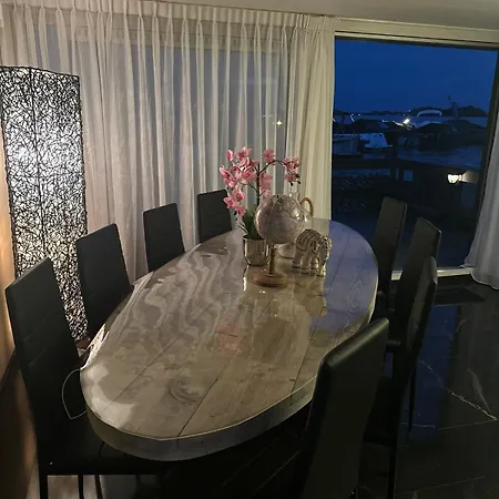 Botel Woonboot De Dobber Loosdrechtse Plassen 4-8 Personen Loosdrecht