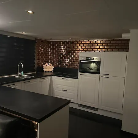 Botel Woonboot De Dobber Loosdrechtse Plassen 4-8 Personen Loosdrecht