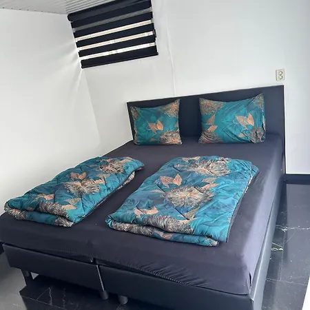 Woonboot De Dobber Loosdrechtse Plassen 4-8 Personen