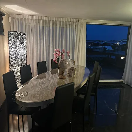 Botel Woonboot De Dobber Loosdrechtse Plassen 4-8 Personen