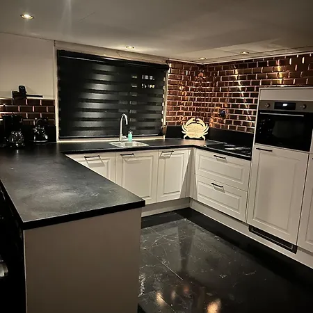 Woonboot De Dobber Loosdrechtse Plassen 6-8 Personen