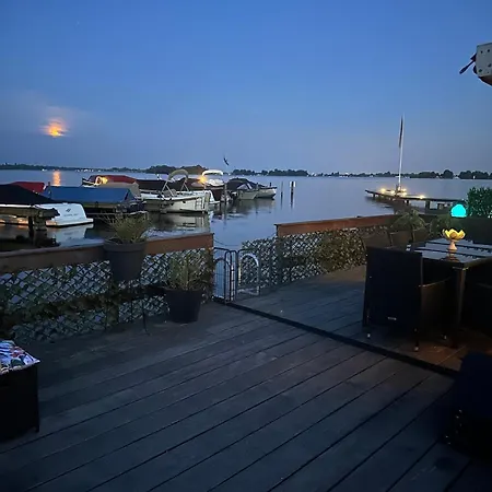 Woonboot De Dobber Aan De Loosdrechtse Plassen 4-8 Personen Bådhotel