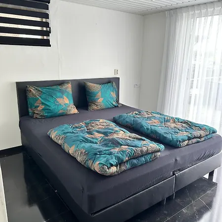 Woonboot De Dobber Loosdrechtse Plassen 4-8 Personen Botel Loosdrecht