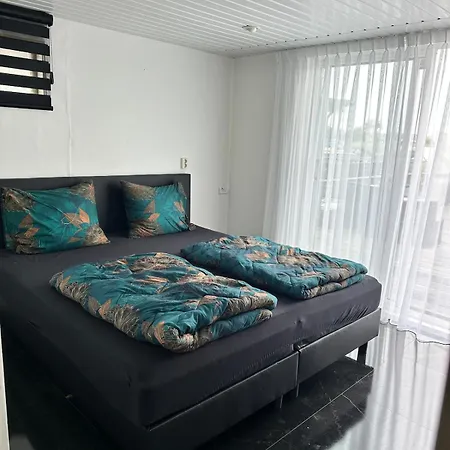 Woonboot De Dobber Loosdrechtse Plassen 4-8 Personen Botel