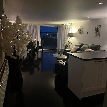 Woonboot De Dobber Loosdrechtse Plassen 4-8 Personen *