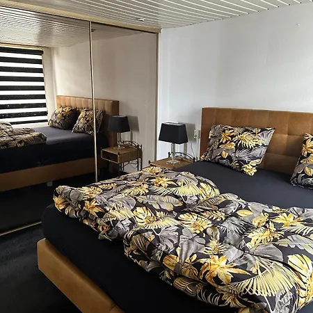 Woonboot De Dobber Loosdrechtse Plassen 4-8 Personen Loosdrecht