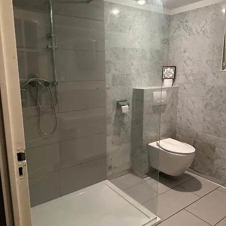 Woonboot De Dobber Loosdrechtse Plassen 4-8 Personen Botel