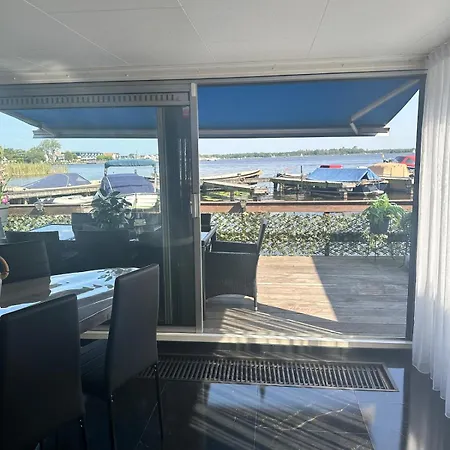 Woonboot De Dobber Loosdrechtse Plassen 4-8 Personen Botel Loosdrecht