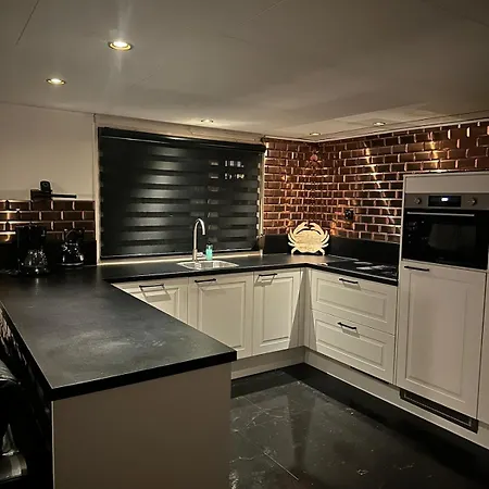 Botel Woonboot De Dobber Loosdrechtse Plassen 4-8 Personen Loosdrecht