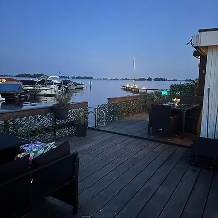 Botel Woonboot De Dobber Loosdrechtse Plassen 4-8 Personen