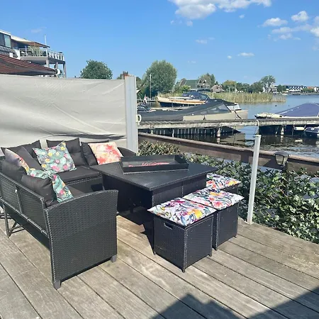 Woonboot De Dobber Loosdrechtse Plassen 6-8 Personen Loosdrecht