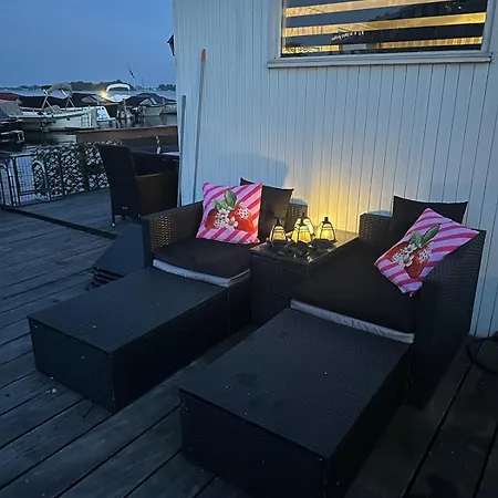 Woonboot De Dobber Aan De Loosdrechtse Plassen 4-8 Personen لوستريشْت