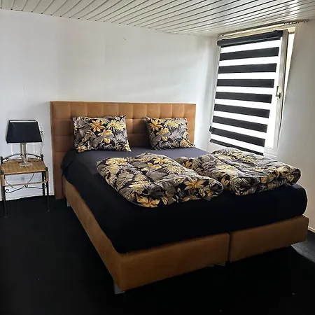 Woonboot De Dobber Loosdrechtse Plassen 4-8 Personen * Loosdrecht