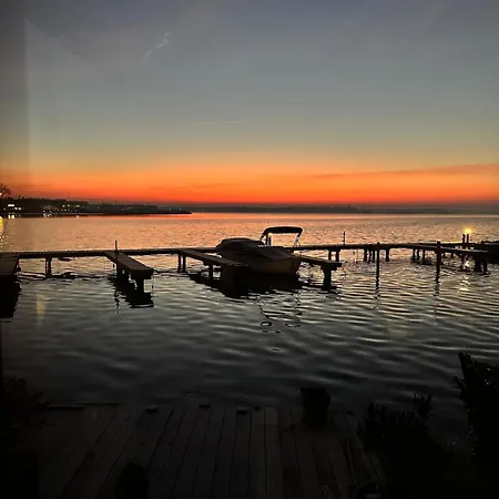 Woonboot De Dobber Loosdrechtse Plassen 4-8 Personen