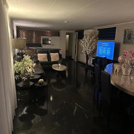 Woonboot De Dobber Loosdrechtse Plassen 6-8 Personen Botel