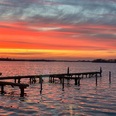 Botel Woonboot De Dobber Loosdrechtse Plassen 4-8 Personen Loosdrecht