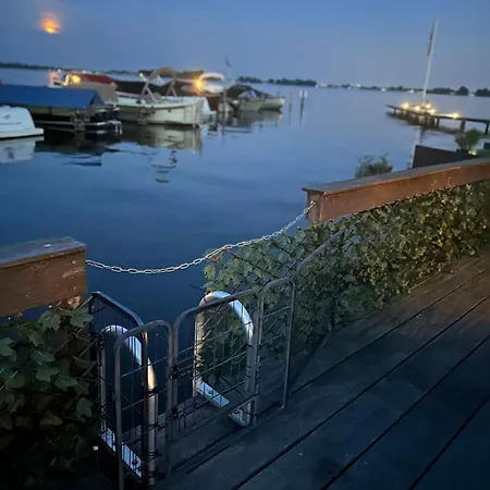 Woonboot De Dobber Loosdrechtse Plassen 4-8 Personen Loosdrecht