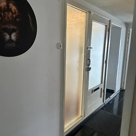 Woonboot De Dobber Loosdrechtse Plassen 4-8 Personen Loosdrecht