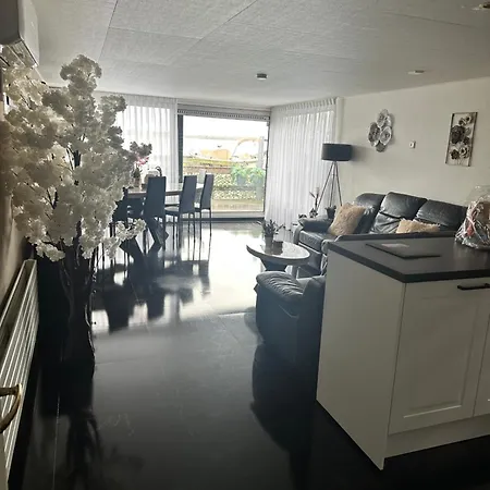 Woonboot De Dobber Loosdrechtse Plassen 4-8 Personen * Loosdrecht