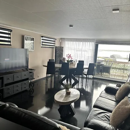 Woonboot De Dobber Loosdrechtse Plassen 6-8 Personen Botel Loosdrecht