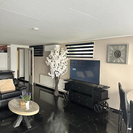 Woonboot De Dobber Loosdrechtse Plassen 6-8 Personen *