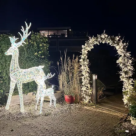 Woonboot De Dobber Loosdrechtse Plassen 4-8 Personen Botel