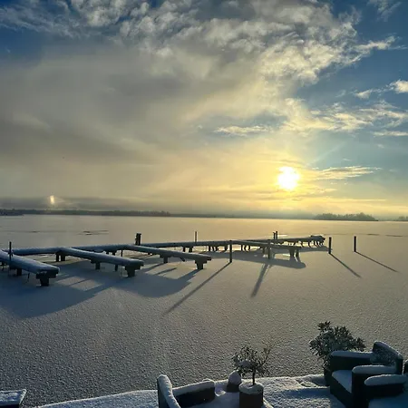 Woonboot De Dobber Loosdrechtse Plassen 4-8 Personen