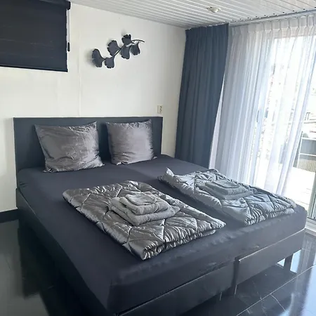 Bådhotel Woonboot De Dobber Aan De Loosdrechtse Plassen 4-8 Personen