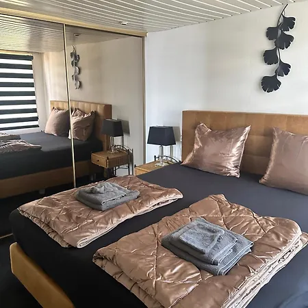 Bådhotel Woonboot De Dobber Aan De Loosdrechtse Plassen 4-8 Personen *