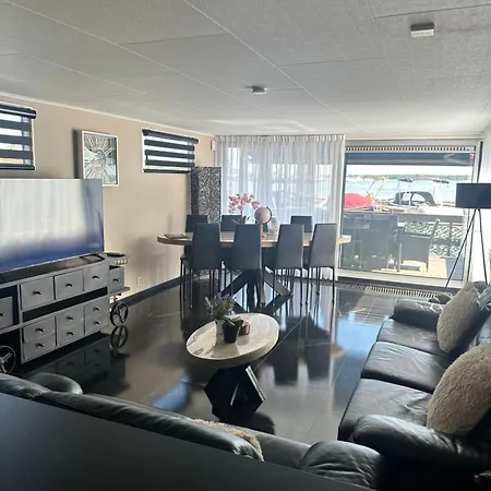 Woonboot De Dobber Aan De Loosdrechtse Plassen 4-8 Personen *