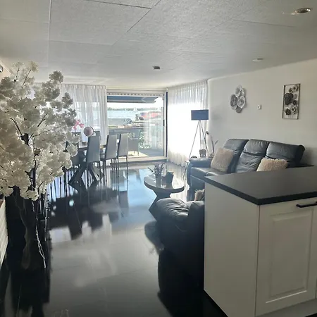 Woonboot De Dobber Aan De Loosdrechtse Plassen 4-8 Personen Bateau-hôtel