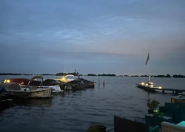 Woonboot De Dobber Loosdrechtse Plassen 4-8 Personen Båthotell