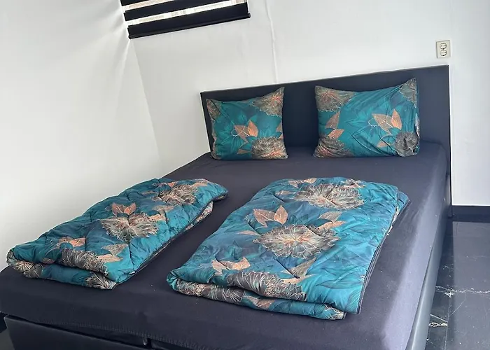 Woonboot De Dobber Loosdrechtse Plassen 4-8 Personen