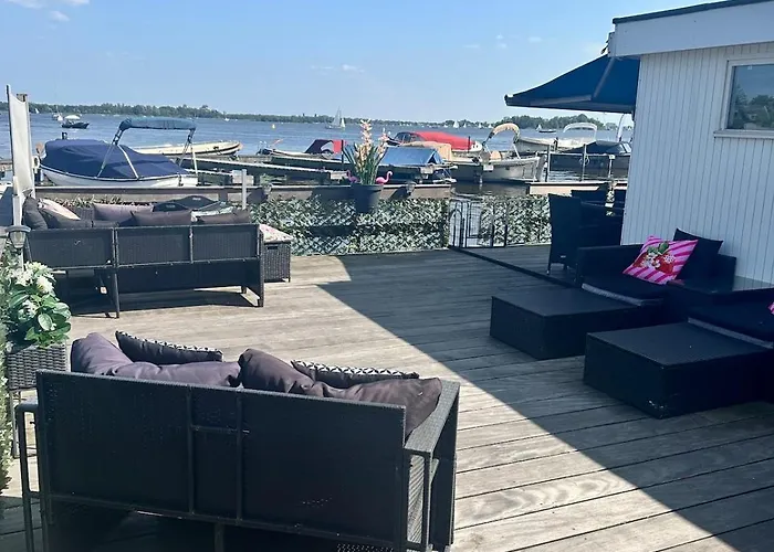 Woonboot De Dobber Loosdrechtse Plassen 4-8 Personen