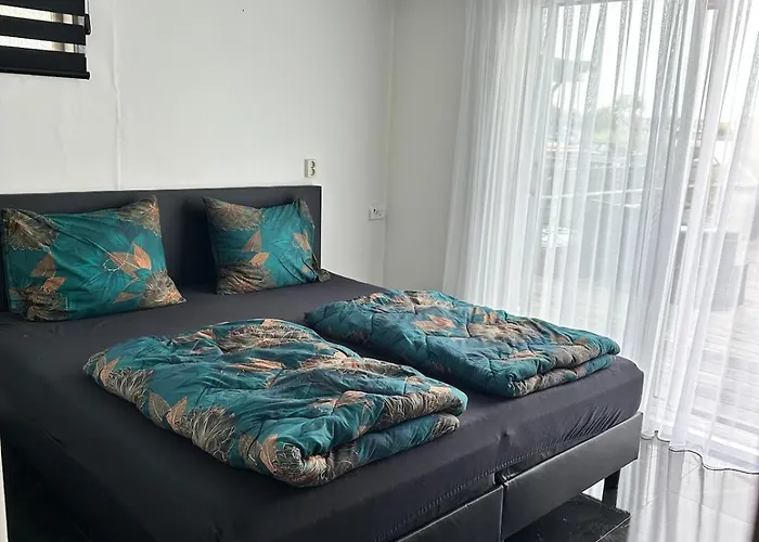 Woonboot De Dobber Loosdrechtse Plassen 4-8 Personen Båthotell