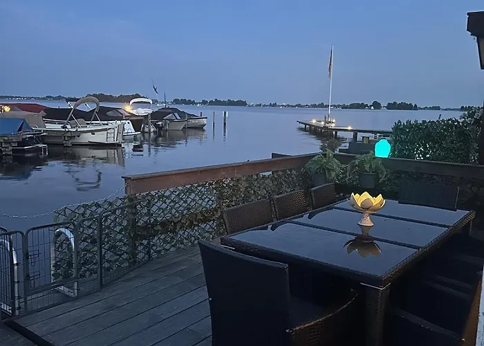 Woonboot De Dobber Loosdrechtse Plassen 4-8 Personen Båthotell Loosdrecht