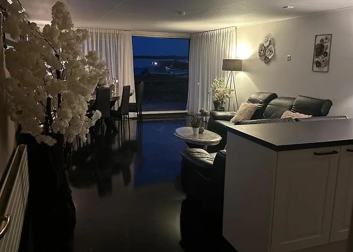 Woonboot De Dobber Loosdrechtse Plassen 4-8 Personen *