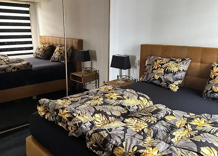 Woonboot De Dobber Loosdrechtse Plassen 4-8 Personen Loosdrecht