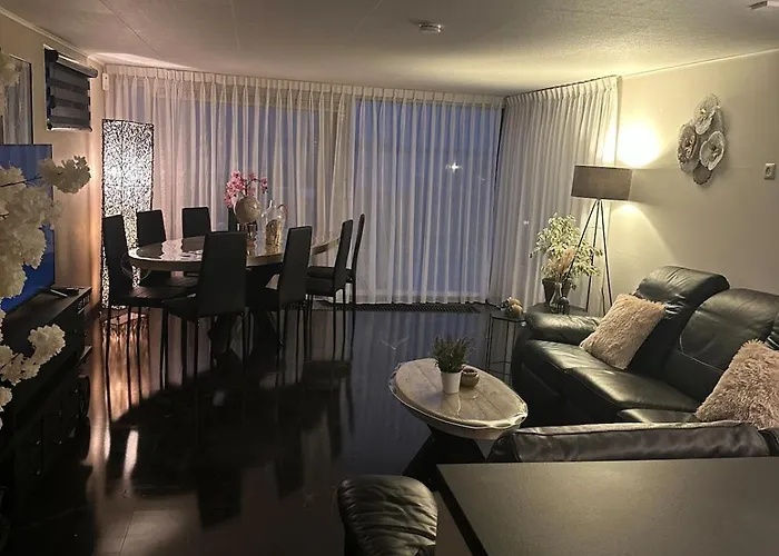 Woonboot De Dobber Loosdrechtse Plassen 4-8 Personen * Loosdrecht