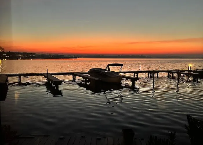 Woonboot De Dobber Loosdrechtse Plassen 4-8 Personen