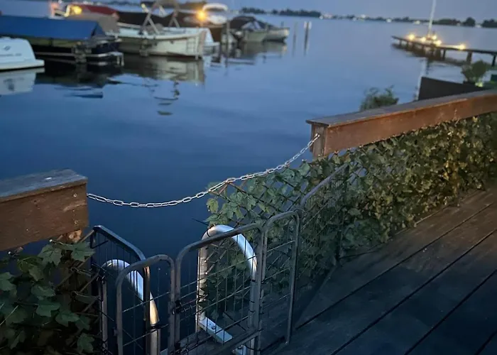 Woonboot De Dobber Loosdrechtse Plassen 4-8 Personen Loosdrecht