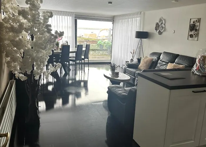 Woonboot De Dobber Loosdrechtse Plassen 4-8 Personen * Loosdrecht