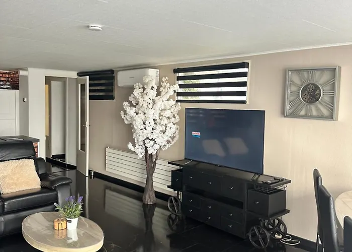 Woonboot De Dobber Loosdrechtse Plassen 4-8 Personen *