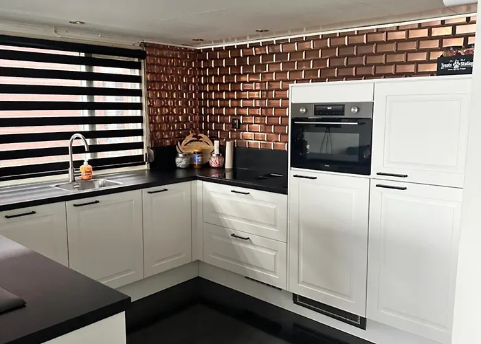 Woonboot De Dobber Loosdrechtse Plassen 4-8 Personen *